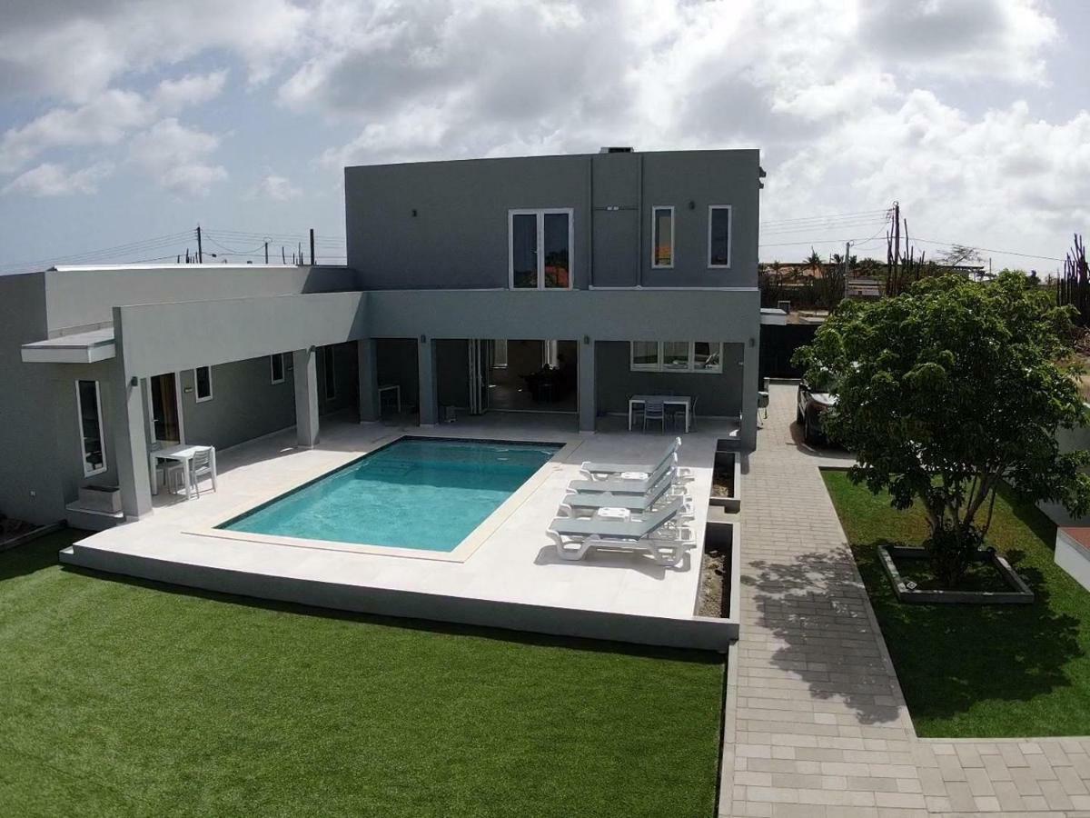 Hideout Suites - From Eagle Beach Palm Beach Exterior photo